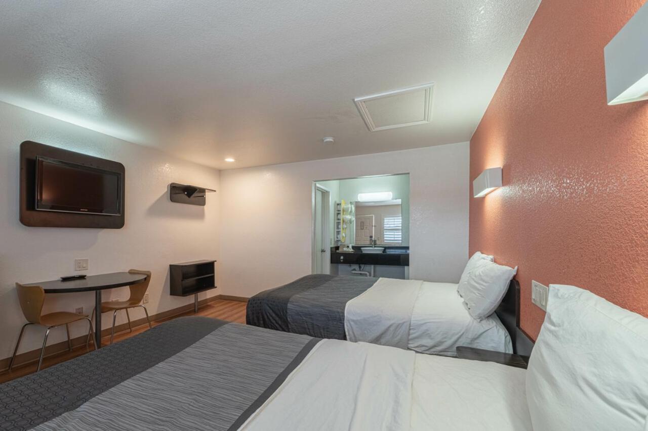 Coastal Valley Inn Castroville Ngoại thất bức ảnh