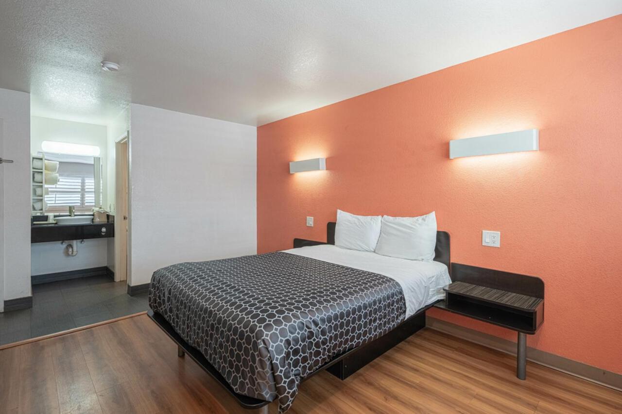 Coastal Valley Inn Castroville Ngoại thất bức ảnh