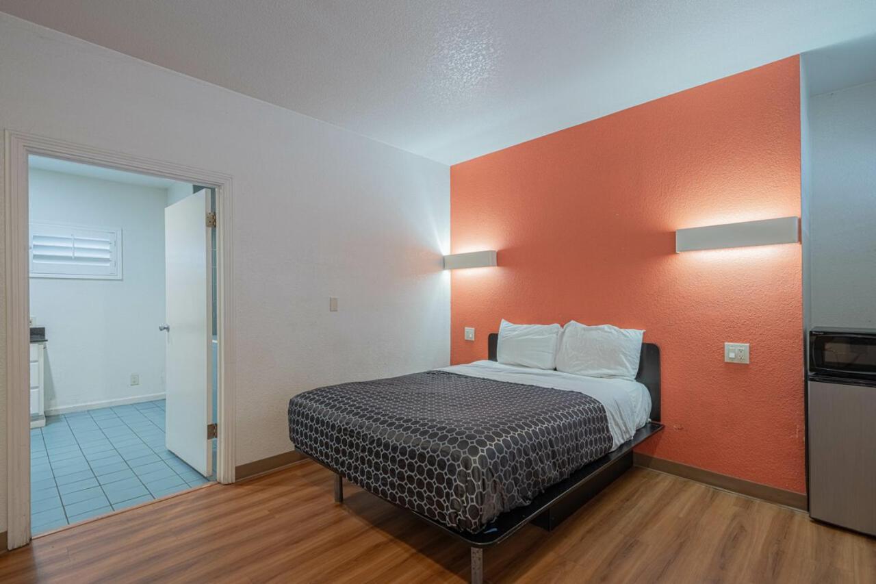 Coastal Valley Inn Castroville Ngoại thất bức ảnh